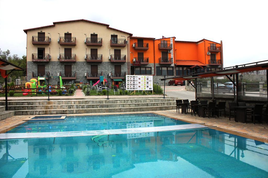 Hotel Panorama Áyios Pandeleḯmon Exterior foto