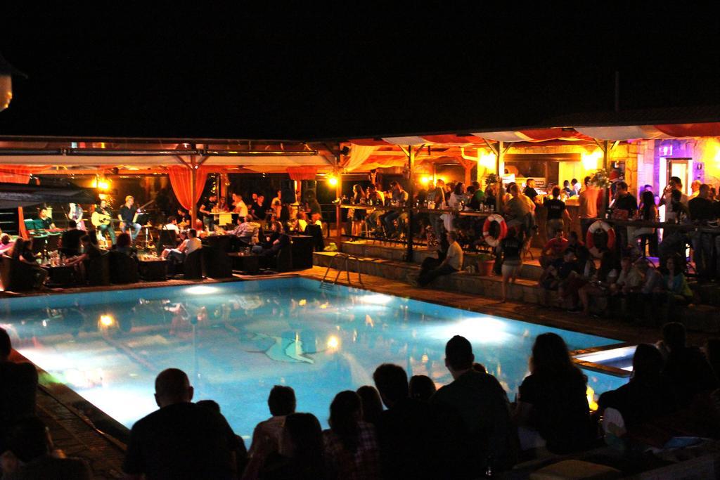 Hotel Panorama Áyios Pandeleḯmon Exterior foto